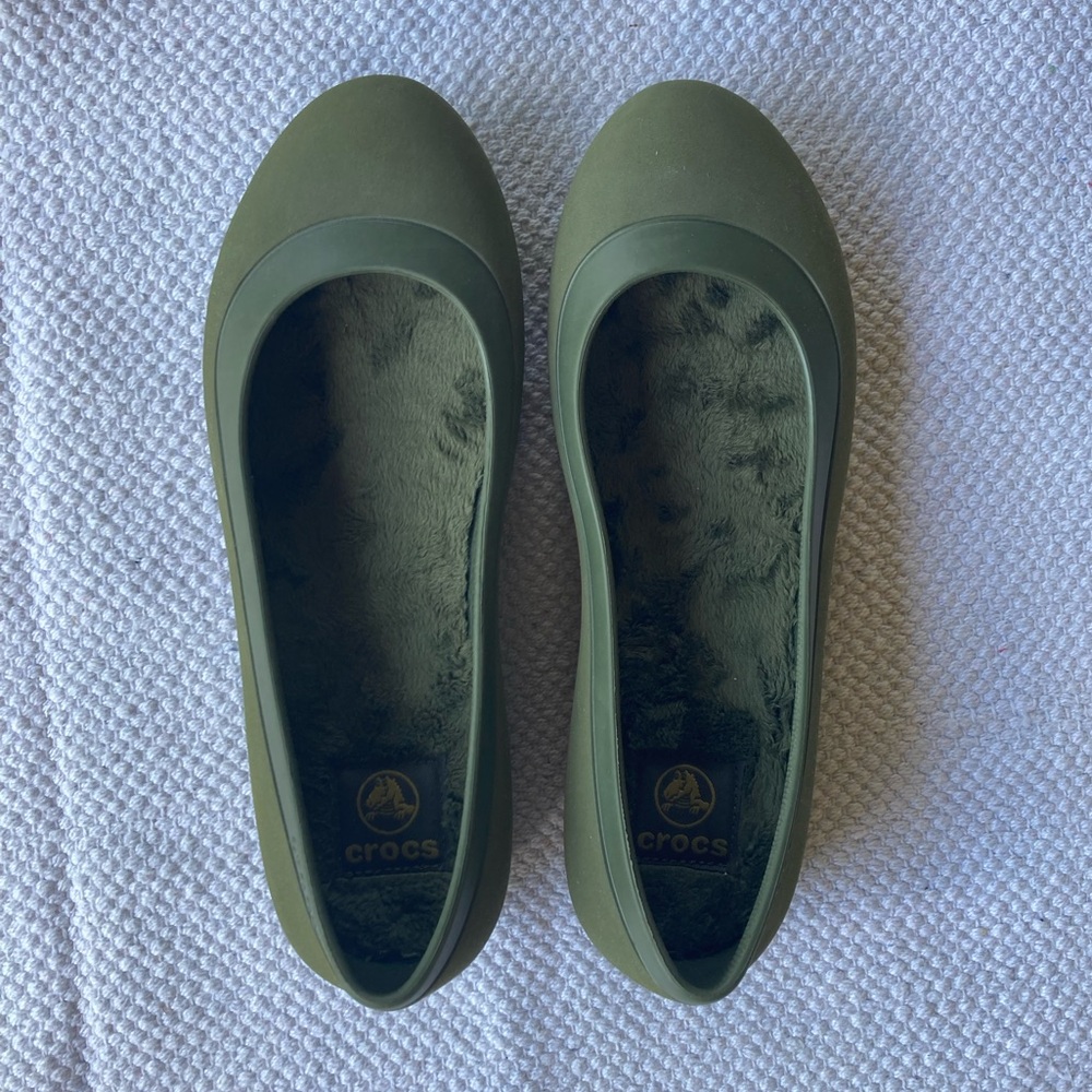 CROCS Olive Green Women's Slip-On Ballet Flats Faux Fur Lined Women’s 9 EUC